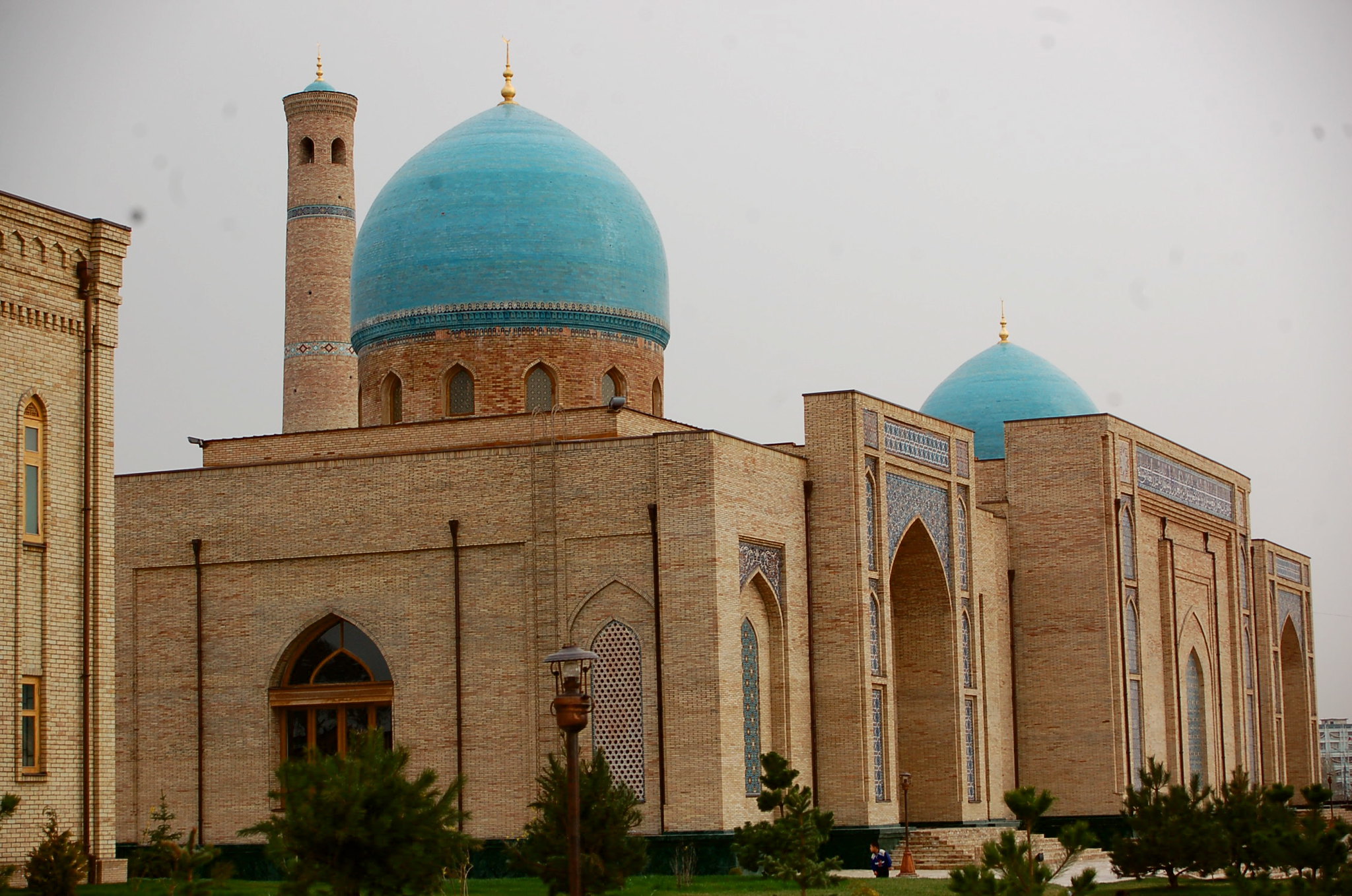 Hazrat-Imam-Mosque-2